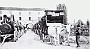 Correzzolla-Batteria di trebbiatrici di grano pronta ad entrare in campagna,fotografata davanti alla fattoria dei Duchi Melzi Barbò (1908).(da Provincia di Pd) (Adriano Danieli)